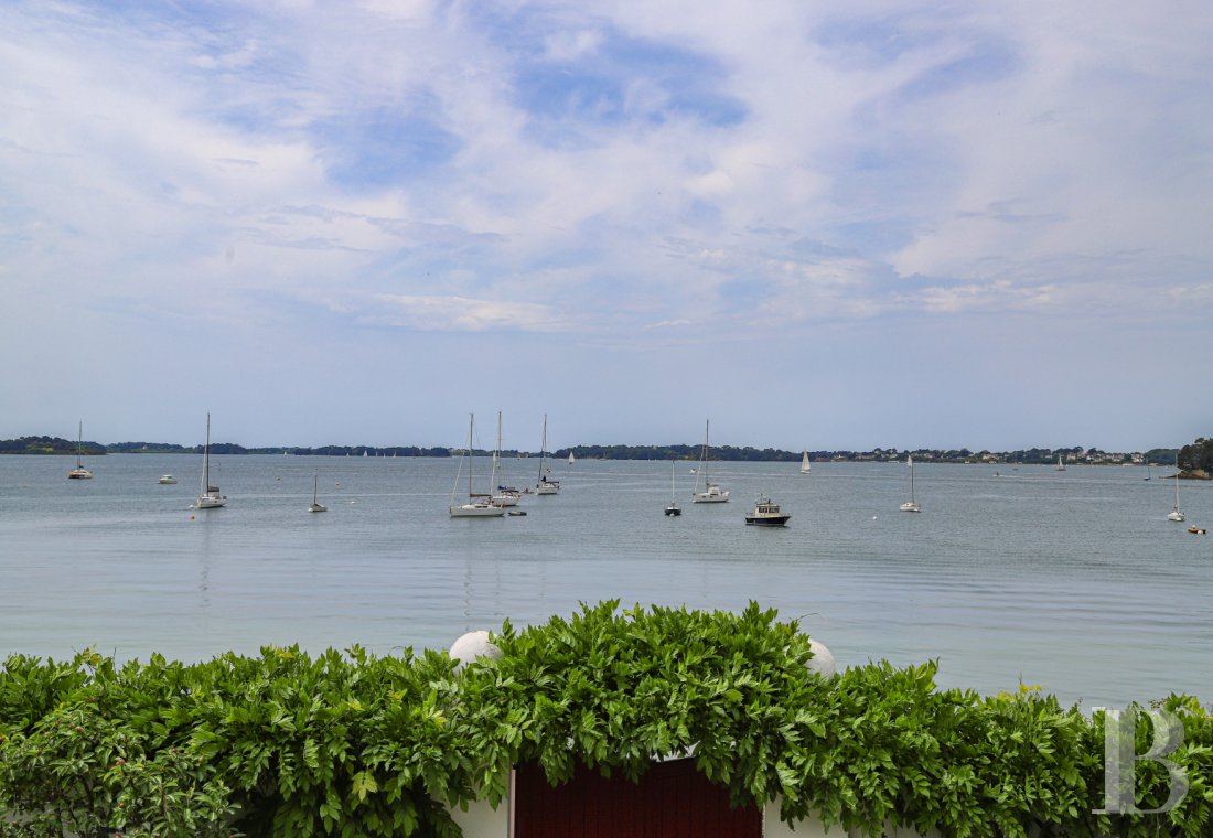 On the Île-aux-Moines, in the Gulf of Morbihan, a family house where you can almost step out onto the water - photo  n°3